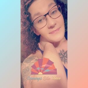 Meet your Posher, Caitlin